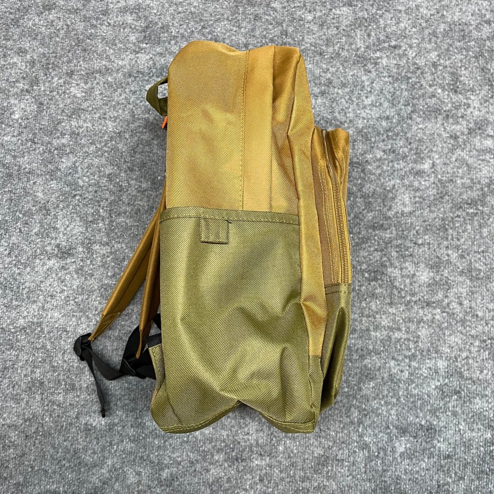 Realtree Backpack Tan Olive Canvas Padded Laptop Sleeve Outdoor Hiking NEW - Picture 4 of 9